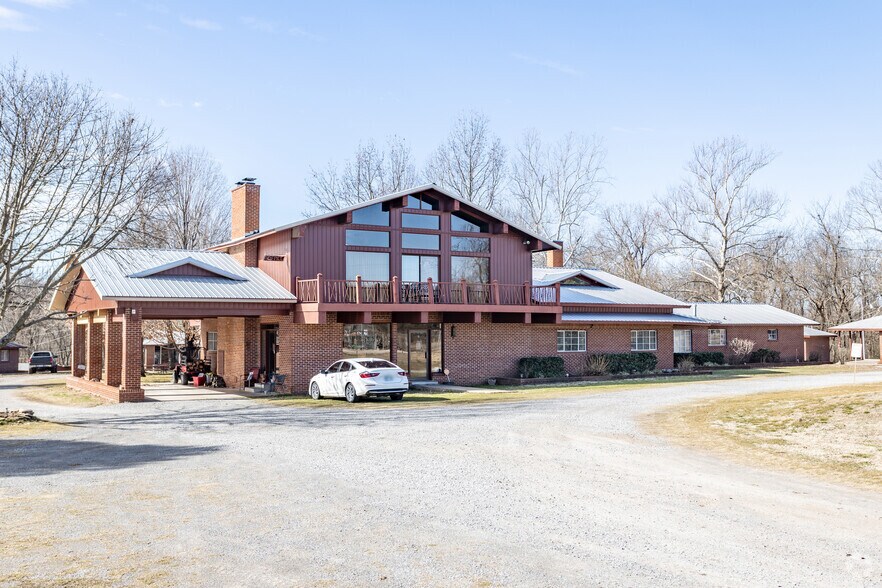 Primary Photo Of 33700 S 51 Hwy, Wagoner Hotel For Sale