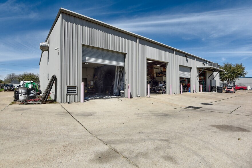 More Photos Of 2770 Osborn Ln, Bryan Showroom For Sale