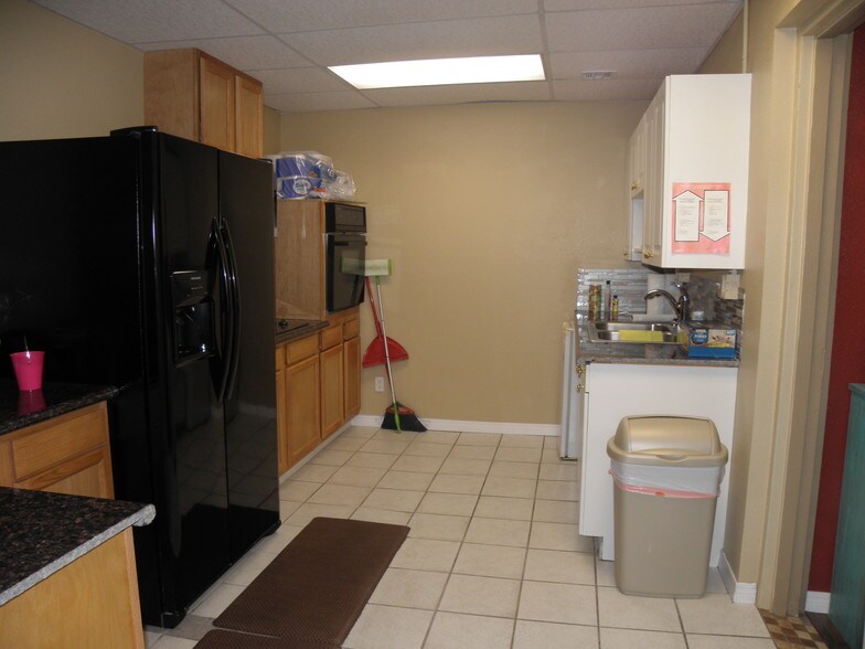 More Photos Of 1209 W Cherokee St, Wagoner Medical For Sale