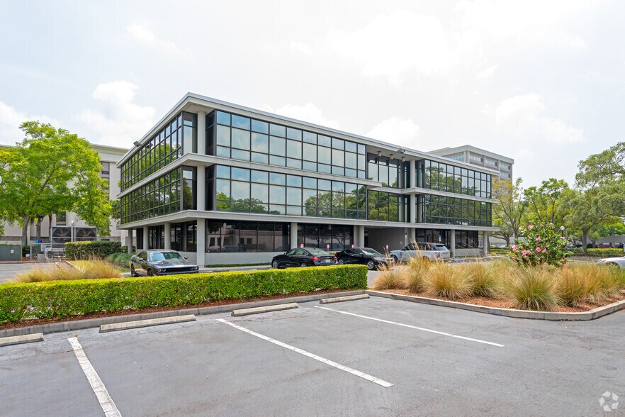 More Photos Of 4905 W Laurel St, Tampa Office For Lease