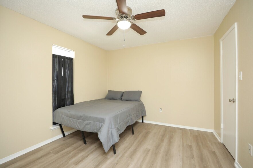 More Photos Of 2910 Old Lane City Rd, Wharton Apartments For Sale