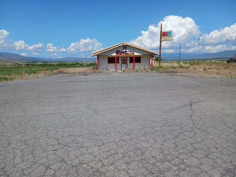 Primary Photo Of 472-425 Buffum Ln, Susanville Convenience Store For Sale