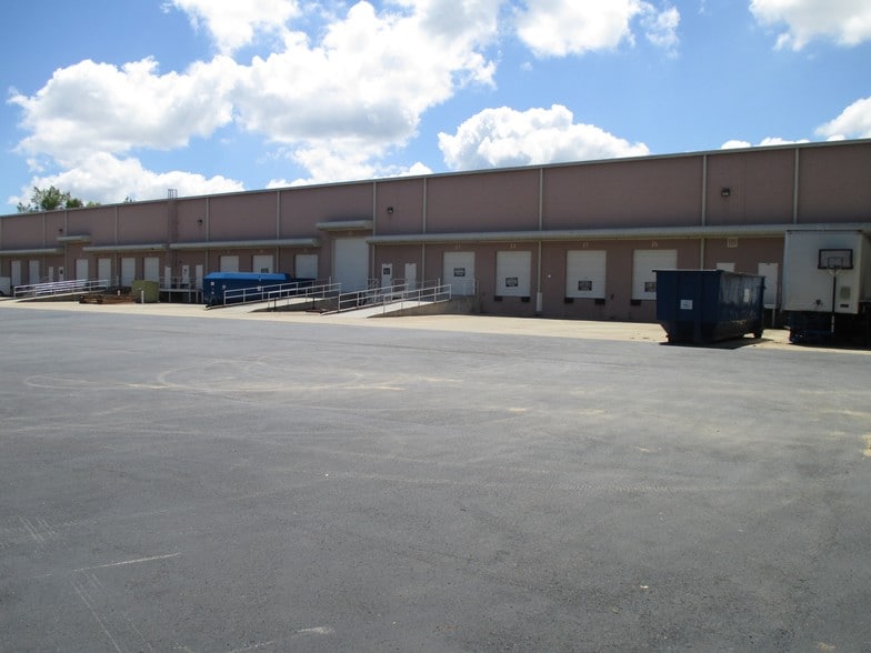 More Photos Of 4907 Golden Pky, Buford Warehouse For Lease