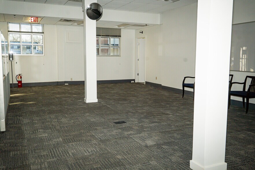 More Photos Of 333 N Main St, Lambertville General Retail For Lease