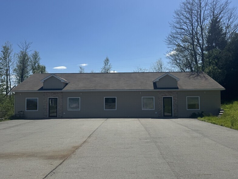 More Photos Of 7 Oakwood Dr, Scranton Storefront Retail Office For Sale
