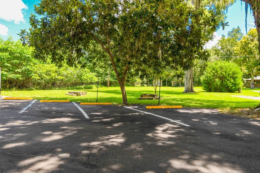 More Photos Of 15458 Snow Memorial Hwy, Brooksville Assisted Living For Sale