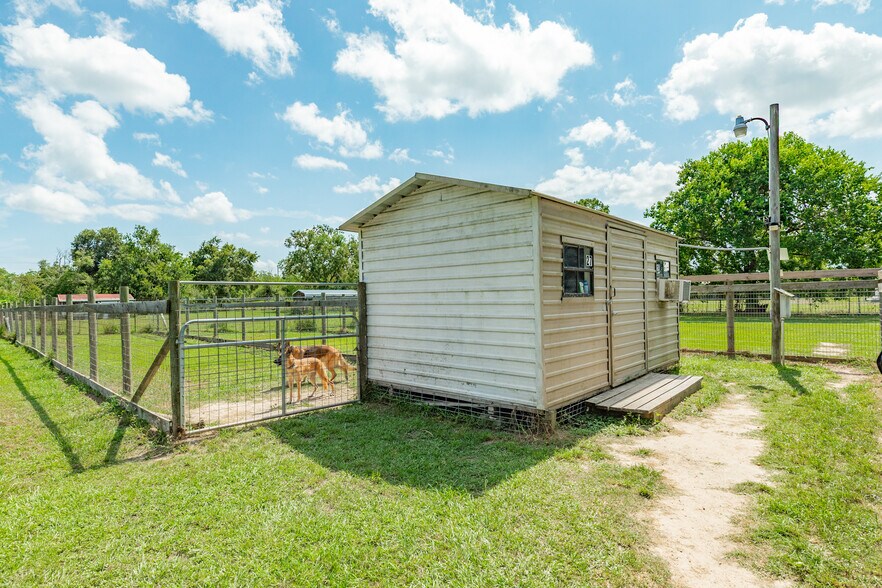 More Photos Of 2230 Nancy St, Alvin Specialty For Sale
