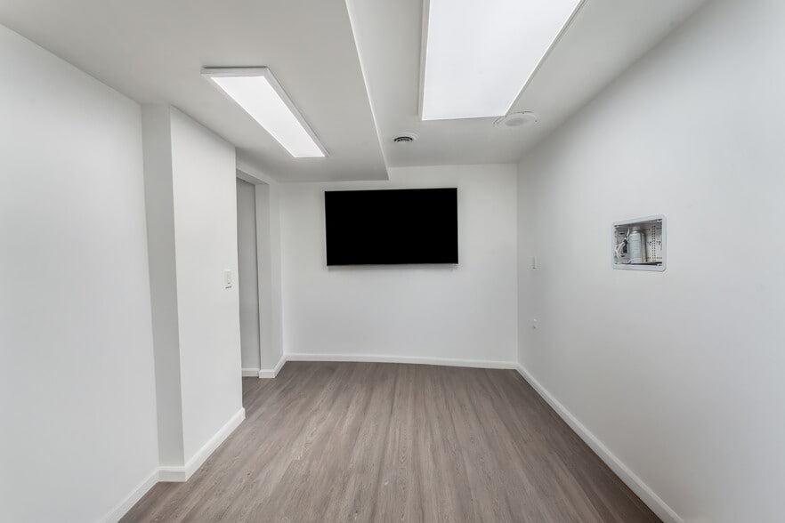 More Photos Of 22 Glenwood Ave, Jersey City Office Residential For Lease