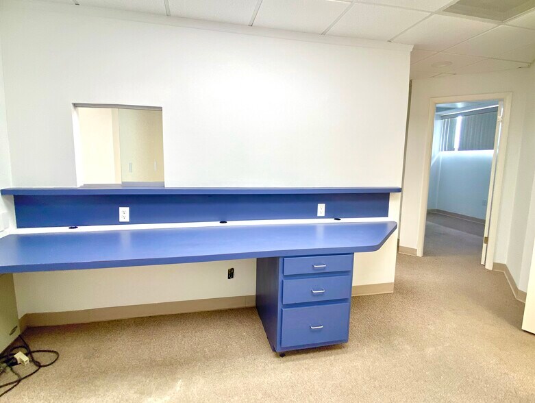 More Photos Of 848 1st Ave N, Naples Medical For Lease