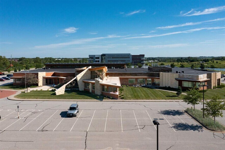 More Photos Of 3273 Ridgeway Dr, Coralville Office For Lease