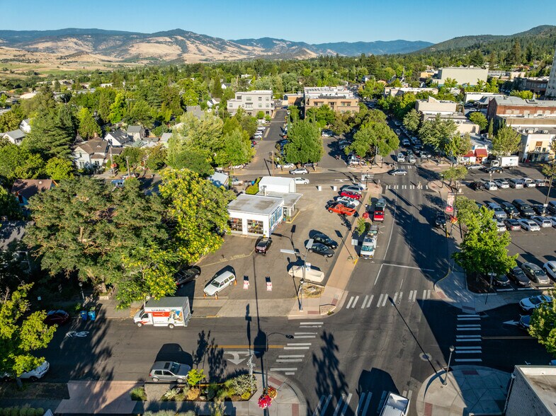 More Photos Of 75 Lithia Way, Ashland Service Station For Sale