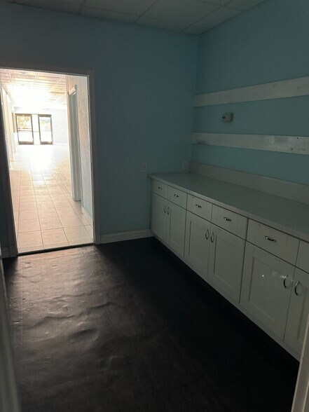 More Photos Of 12889 Rancho Penasquitos Blvd, San Diego Freestanding For Lease
