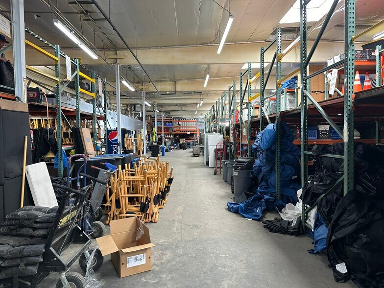 More Photos Of 2901-2905 Winona Ave, Burbank Manufacturing For Lease