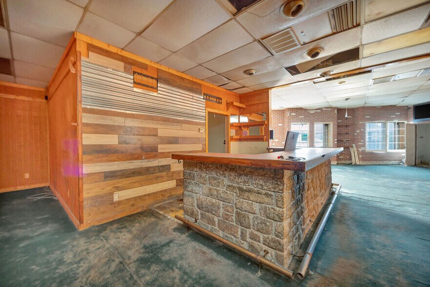 More Photos Of 100 S Brookville Pike, West College Corner Freestanding For Sale