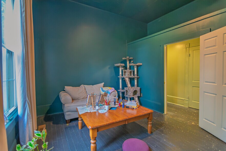 More Photos Of 322 Fort Ln, Hamilton Storefront Retail Residential For Sale