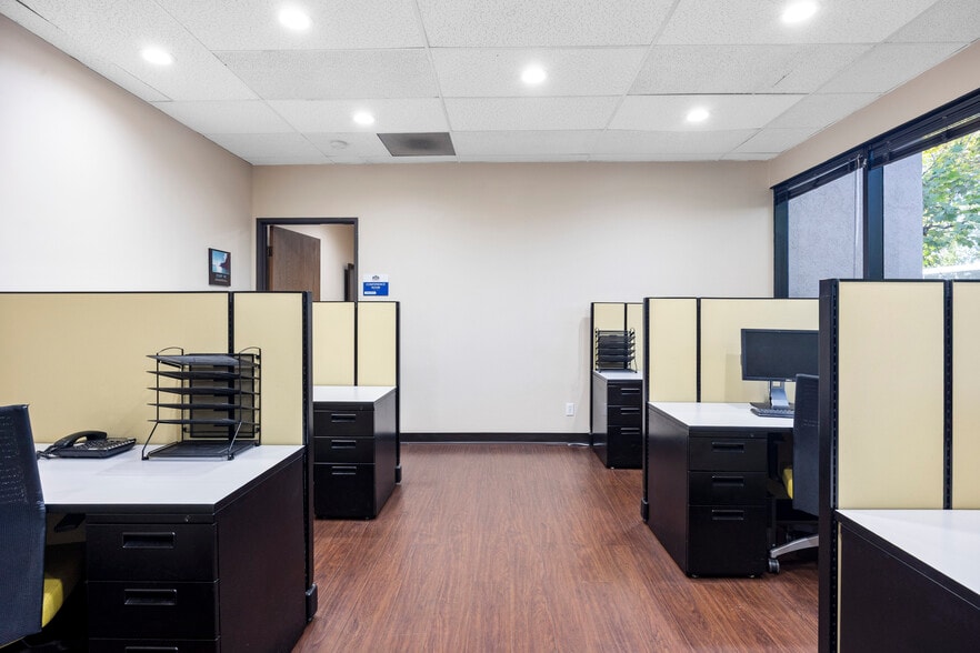 More Photos Of 23275 South Pointe Dr, Laguna Hills Office For Sale