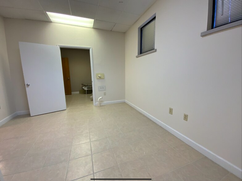 More Photos Of 130 N Gross Rd, Kingsland Medical For Sale
