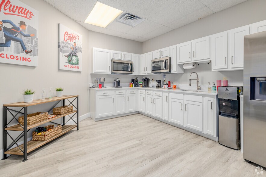 More Photos Of 101 Century 21 Dr, Jacksonville Office For Lease