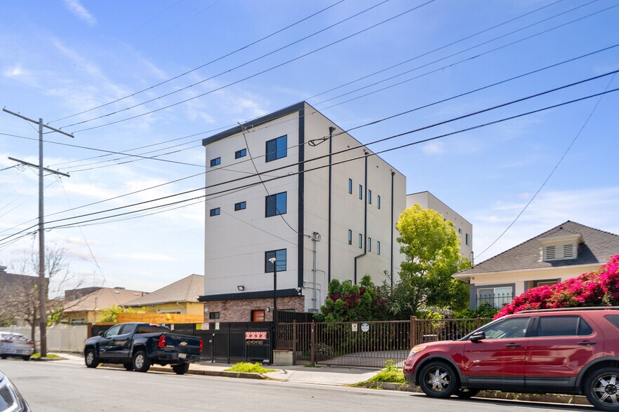 More Photos Of 1135 S Ardmore Ave, Los Angeles Apartments For Sale