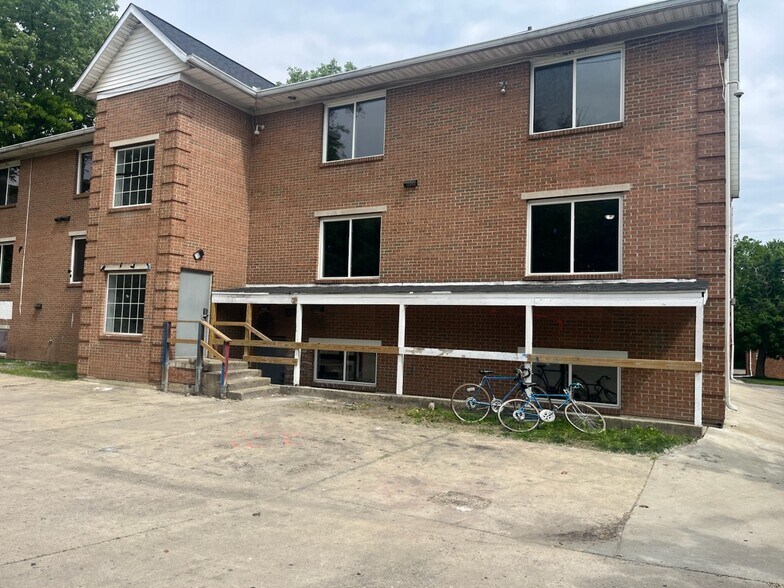 More Photos Of 405 E Vine St, Oxford Sorority Fraternity House For Sale