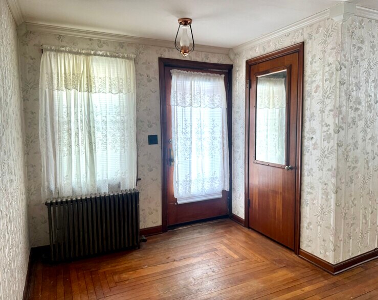 More Photos Of 374 Niles Cortland Rd SE, Warren Specialty For Sale