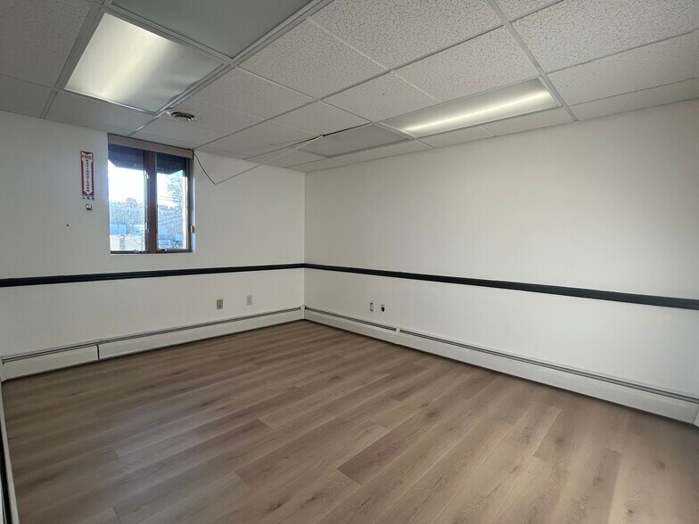 More Photos Of 5425 Enterprise Blvd, Bethel Park Warehouse For Lease