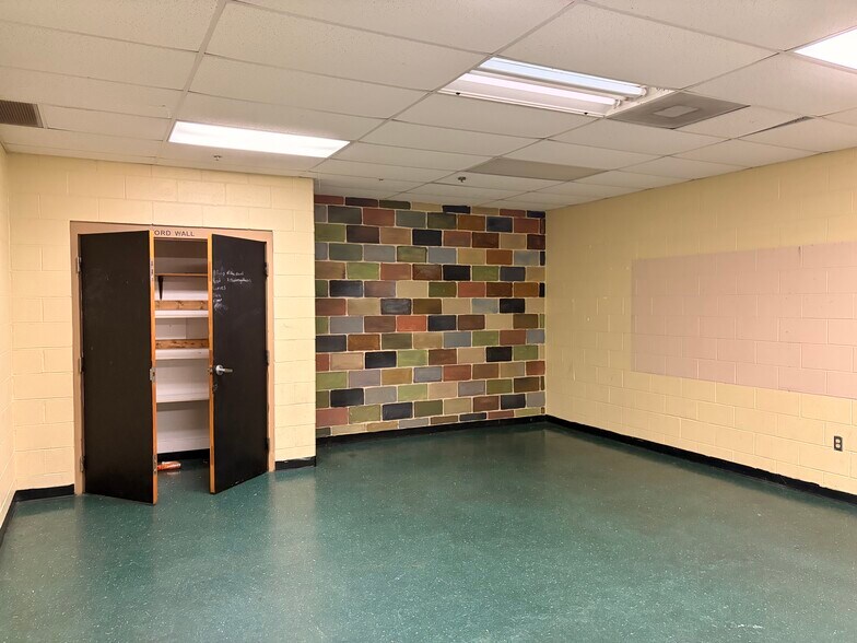 More Photos Of 1151 Flat Shoals Rd SE, Conyers Light Distribution For Lease