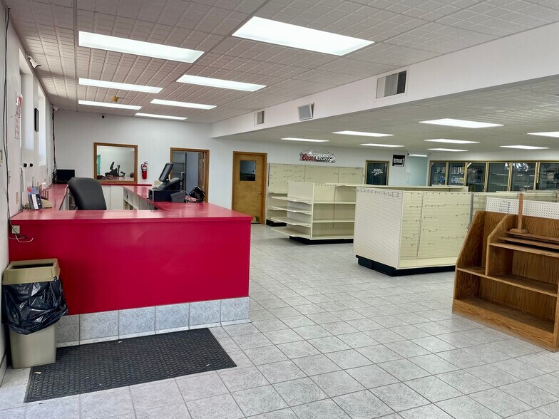 More Photos Of 2390 Highway 93, Hollister Service Station For Lease
