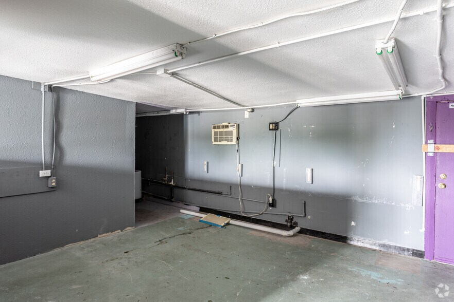 More Photos Of 1502 S Hackberry St, San Antonio Freestanding For Lease