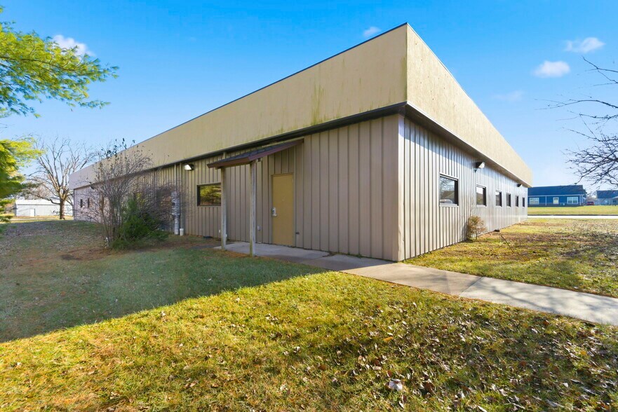 More Photos Of 1612 N Osteopathy, Kirksville Office For Sale