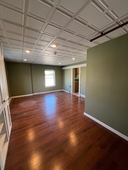 More Photos Of 58 Pulaski St, Peabody Manufacturing For Lease