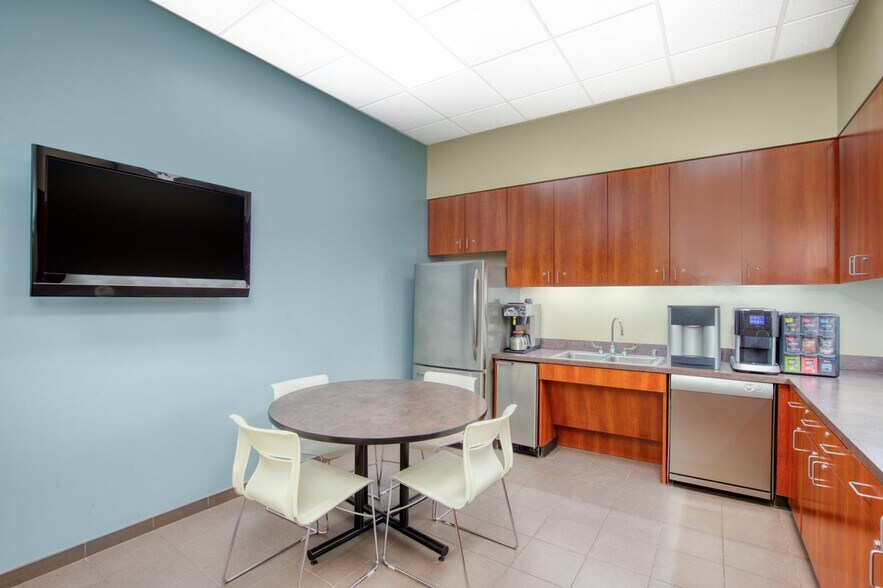 More Photos Of 5601 Executive Dr, Irving Coworking Space