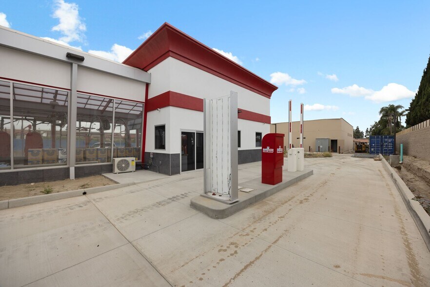 More Photos Of 2507 E Ball Rd, Anaheim Freestanding For Sale