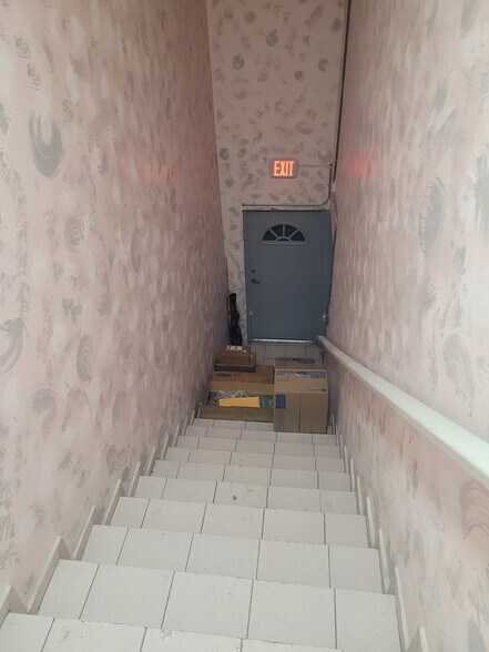 More Photos Of 10401 SW 186th St, Miami Service For Lease