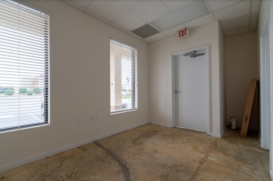 More Photos Of 6408 Brookstone Ln, Fayetteville Medical For Lease