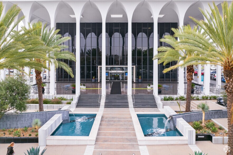 More Photos Of 23521 Paseo de Valencia, Laguna Hills Medical For Lease