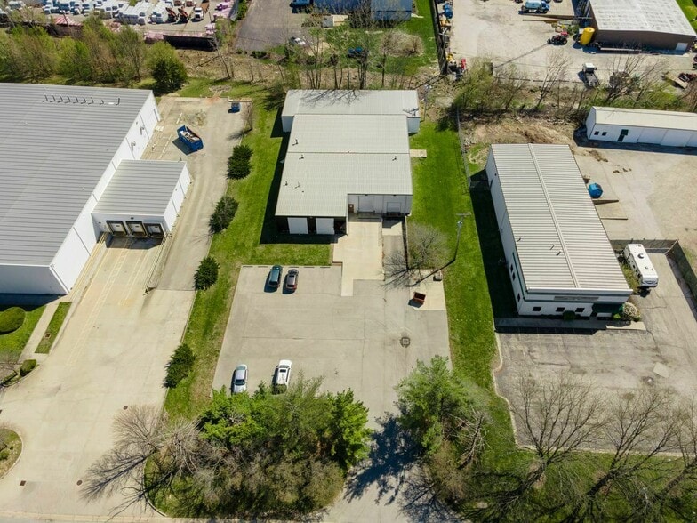 More Photos Of 15402 Stony Creek Way, Noblesville Warehouse For Lease