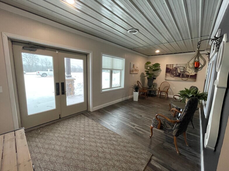 More Photos Of 1655 Plett Rd, Cadillac Office Residential For Lease