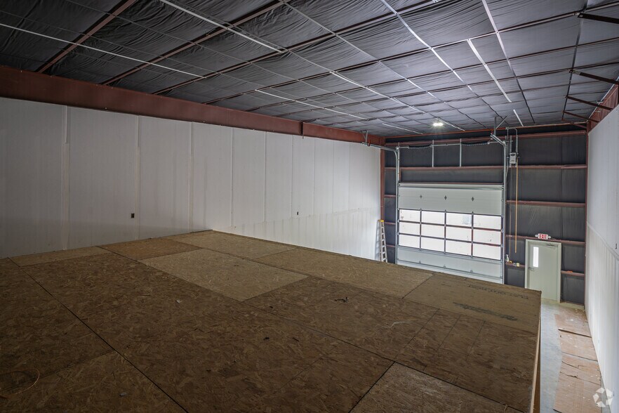 More Photos Of 17214 Huffmeister Rd, Cypress Showroom For Sale