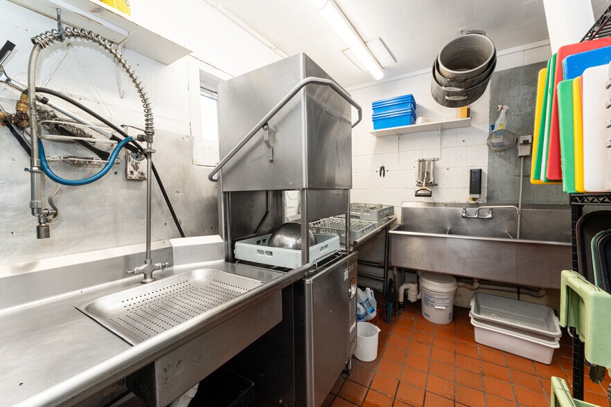 More Photos Of 14 Clark Point Rd, Southwest Harbor Restaurant For Sale