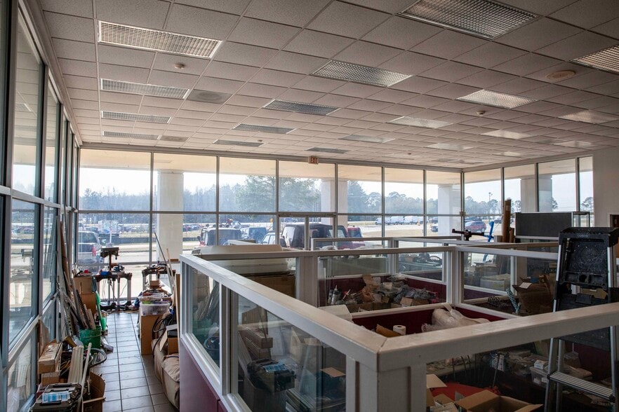 More Photos Of 2210 Washington Rd, Thomson Auto Dealership For Sale
