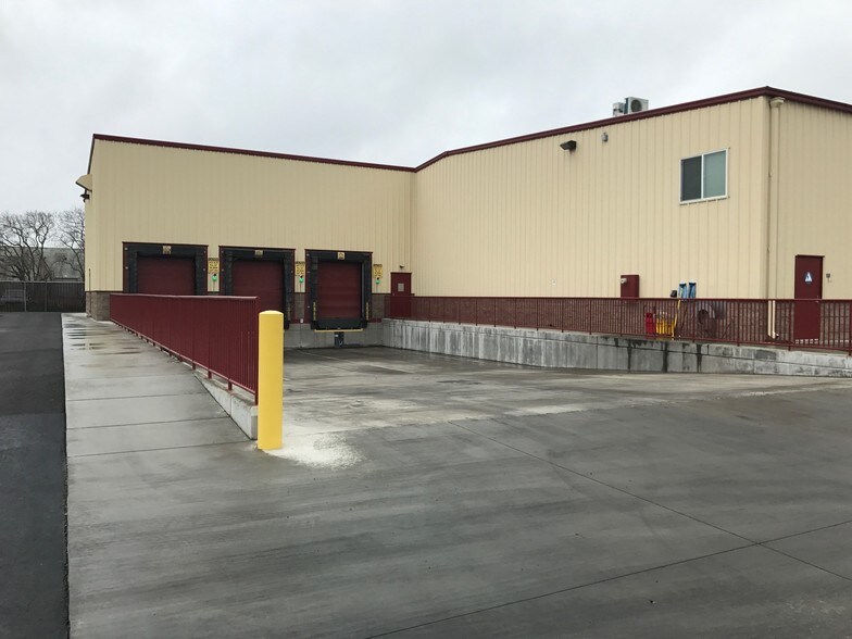 More Photos Of 506-530 El Roya Ave, Modesto Warehouse For Lease