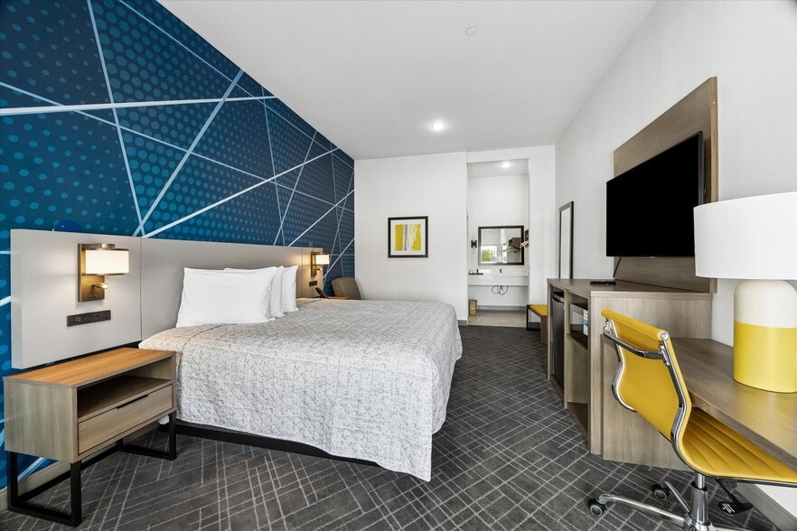 More Photos Of 6424 Queenston Blvd, Houston Hotel For Sale