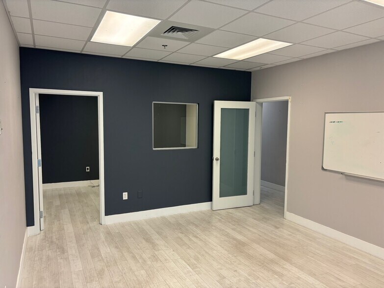 More Photos Of 10380 W State Road 84, Davie Showroom For Lease