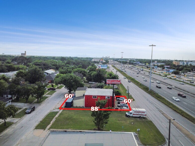 More Photos Of 10722 E I-10 Fwy, Houston Freestanding For Sale