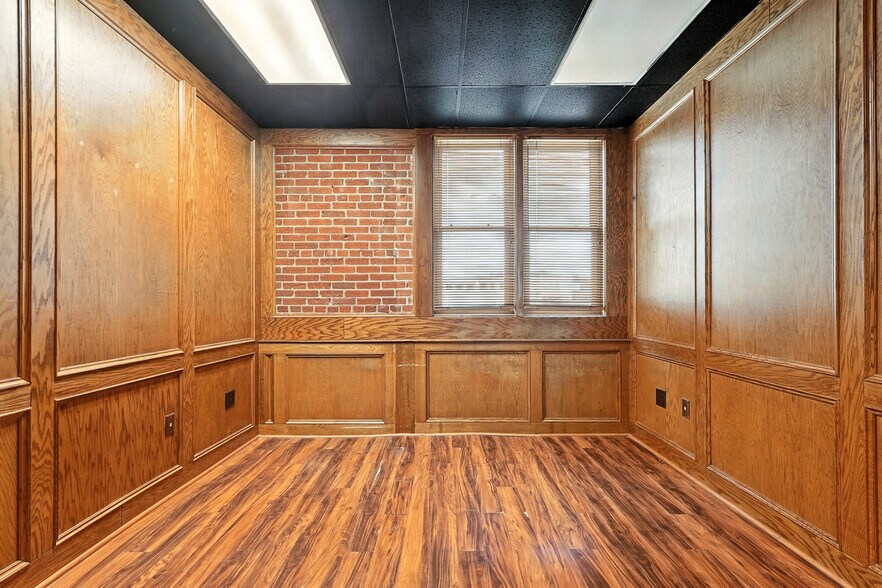 More Photos Of 441 Butternut St, Abilene Office For Sale