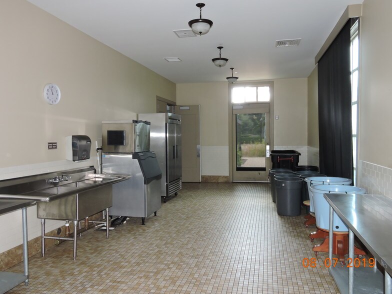 More Photos Of 16555 Creek Bend Dr, Sugar Land Freestanding For Sale