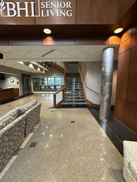 More Photos Of 8330 Allison Pointe Trl, Indianapolis Office For Lease