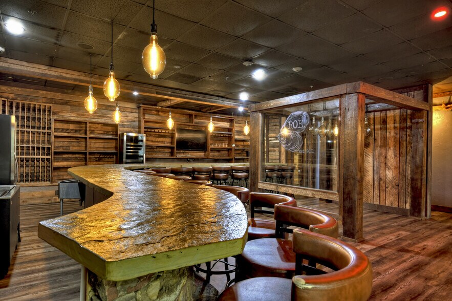 More Photos Of 588 E Main St, Blue Ridge Restaurant For Lease