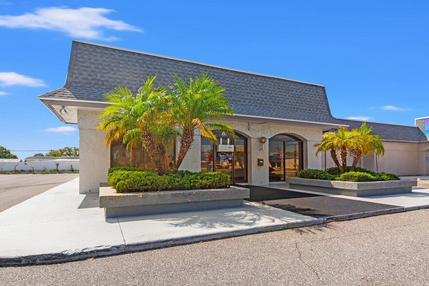 More Photos Of 7926 W Hillsborough Ave, Tampa Office For Sale